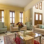 Mathios فندق